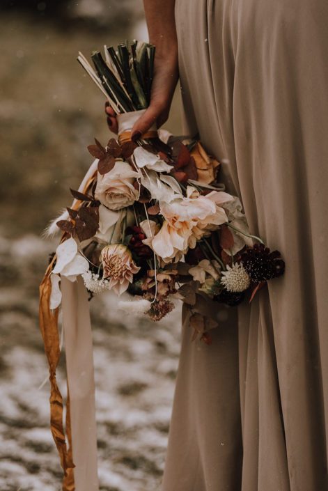 Fall styled shoot bouquet designed with neutral fall coloured flowers including bunny tail, scabiosa, roses, dahlias, sweet peas