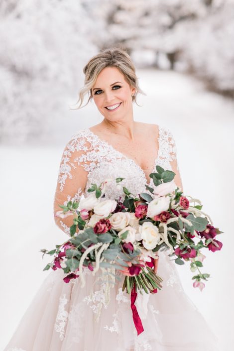 Bride with winter bridal bouquet