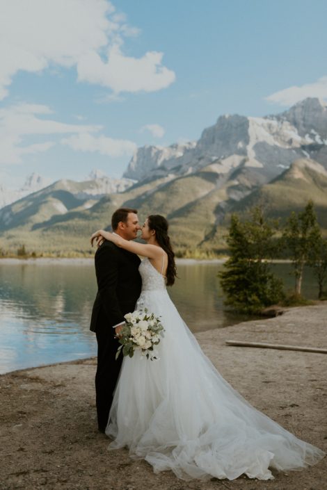 Rural elegance bride and groom in the mountains with white bridal bouquet