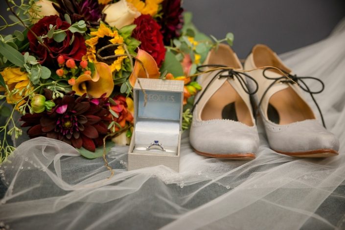 L185dE1A3 autumn bouquet and shoes