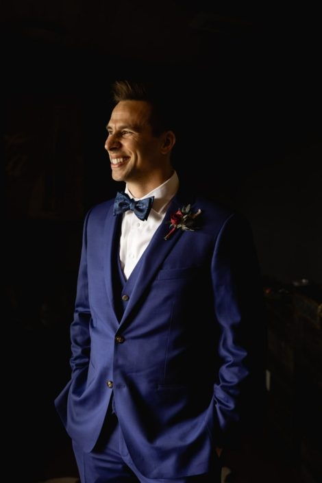 Grooms-Burgundy-boutonniere