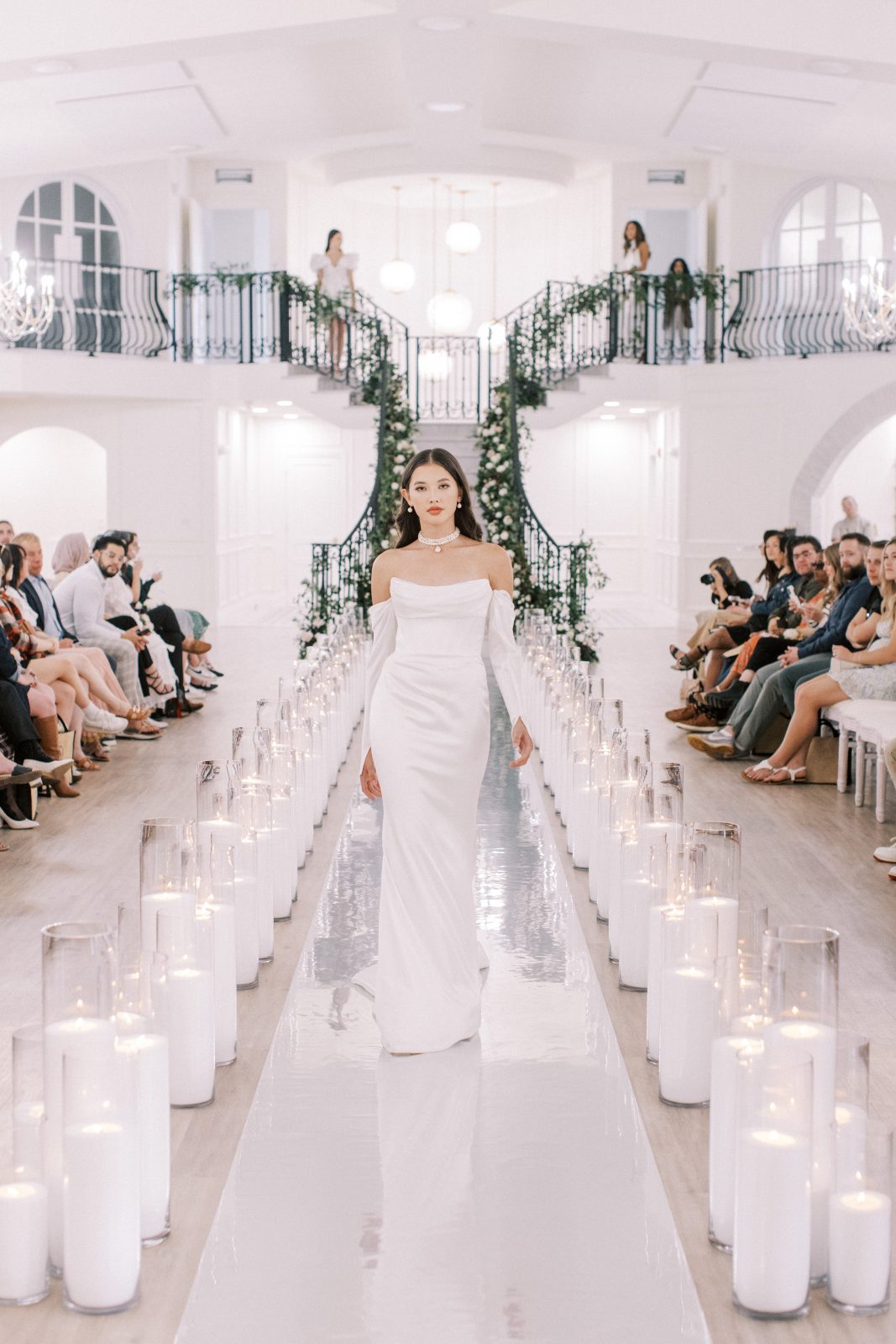 A modern silhouette bridal gown with detached sleeves looks absolutely fabulous on the gentle curves of the model.