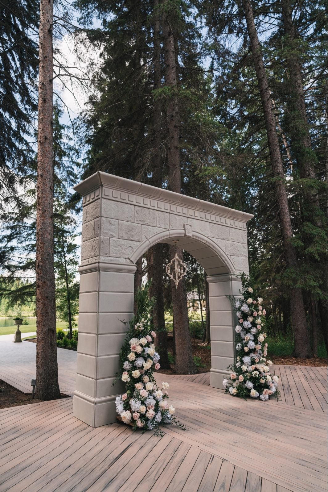 Blush Broken Arch at Archway Manor
